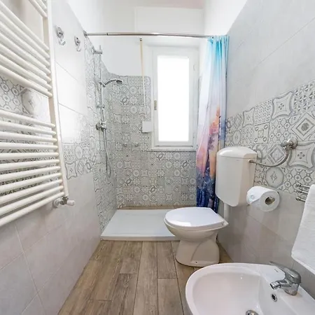Apartment Free Parking Train Station Airport Ac Wifi *